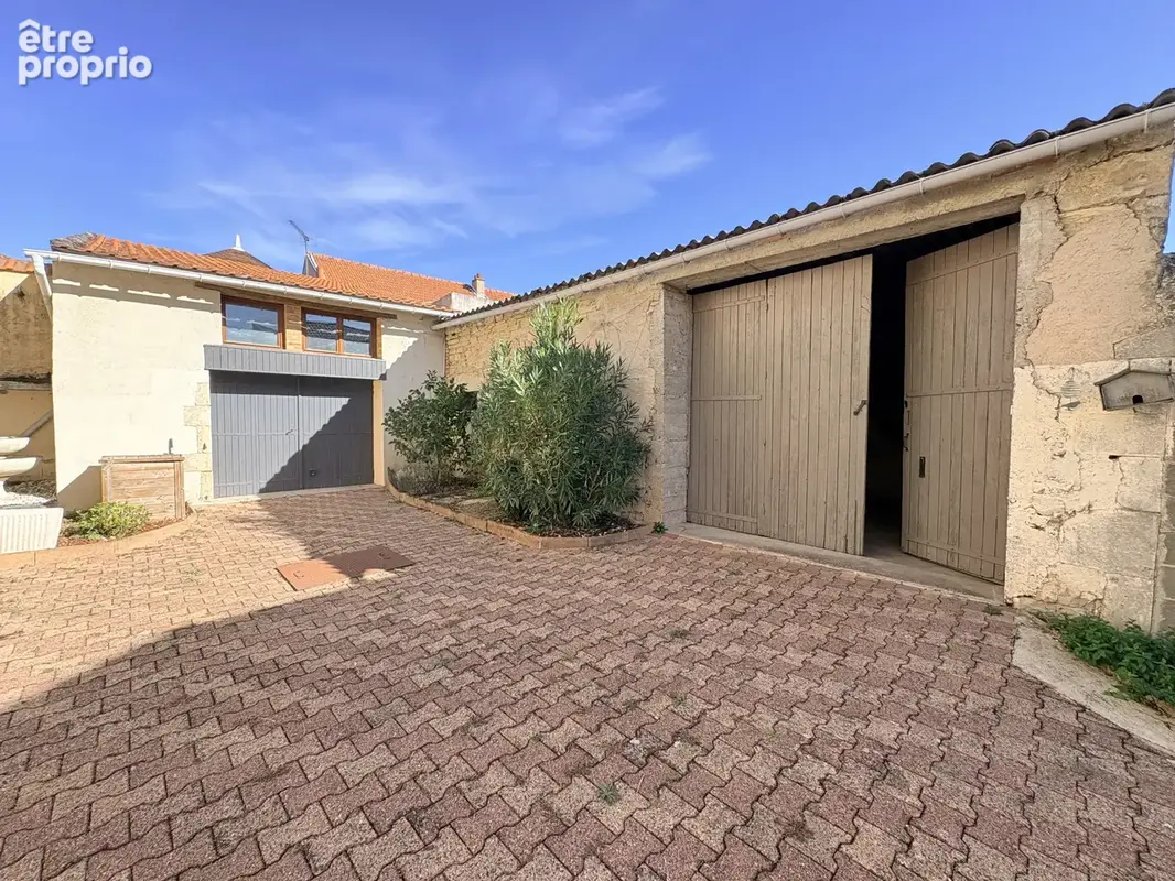 Gannat, maison familiale de 121 m2   proximité du centre   jardin & belles dépendances - photo 2