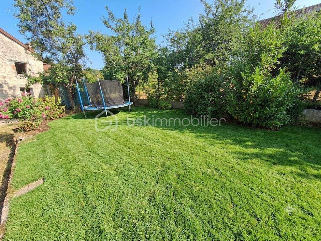 Rare à Montereau ! Maison de ville avec jardin, terrasse & 4 chambres : le coup de cœur garanti ! - photo 4