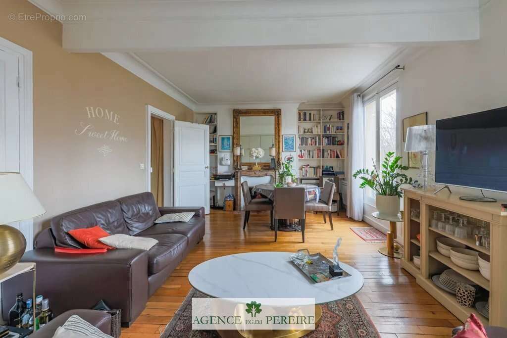 Appartement à PARIS-17E