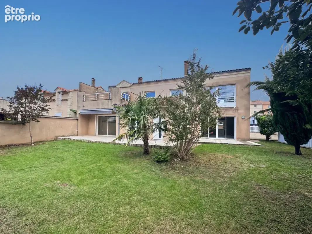 Clos chassaing /magnifique maison de ville / 5 chambres/ 3 sdb / jardin plat + terrasses/ garage et grand stationnement - photo 10