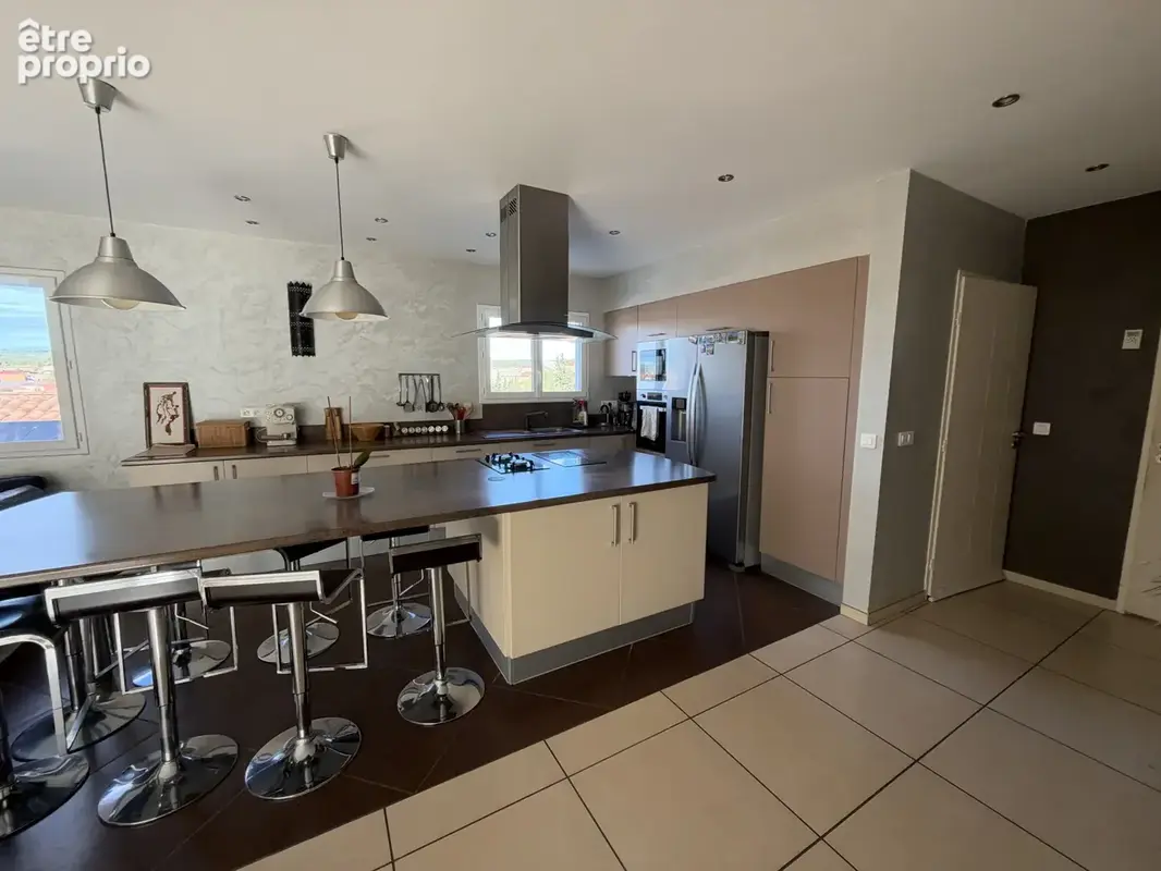 Villa de caractère de 240 m2 habitables avec piscine à débordement - photo 2
