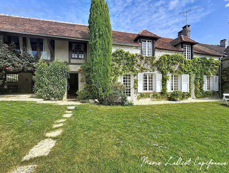 Maison à LA CHAPELLE-LA-REINE