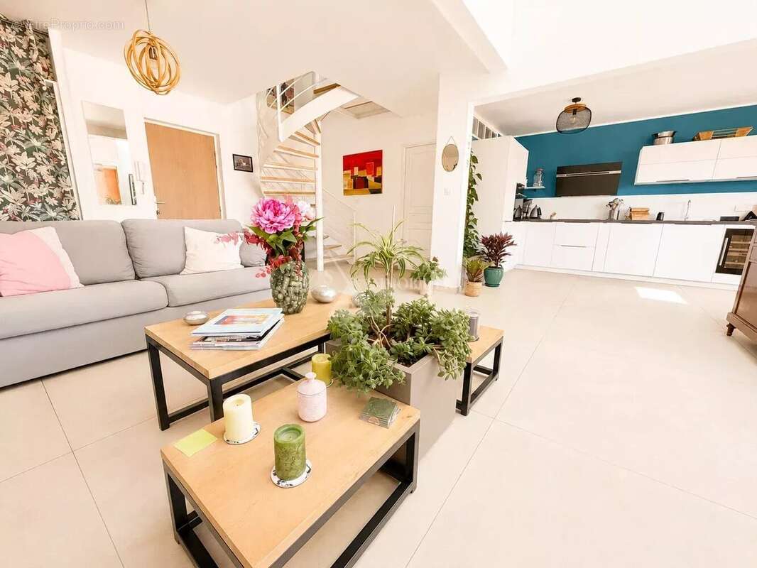 Superbe T3 duplex de standing – Dernier étage avec loggia et garage - photo 12