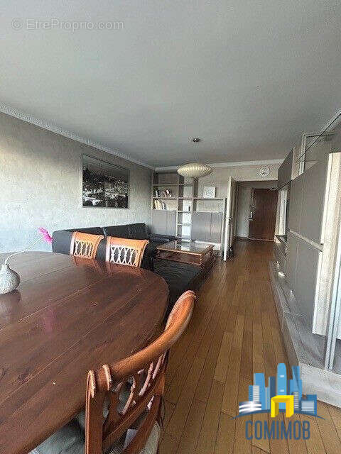 Appartement à COURBEVOIE