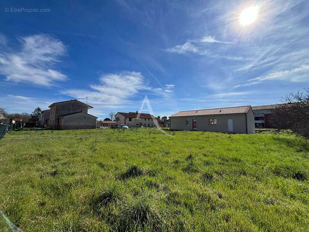 Terrain constructible à Bessieres de 585m² ! - photo 4