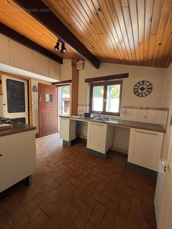 Maison 53 m² à Varzay  - photo 4