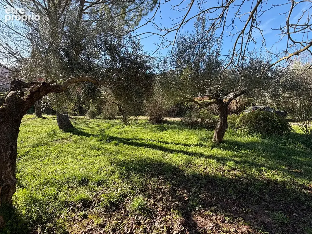 Bastidon provençal située dans un environnement champêtre - photo 3