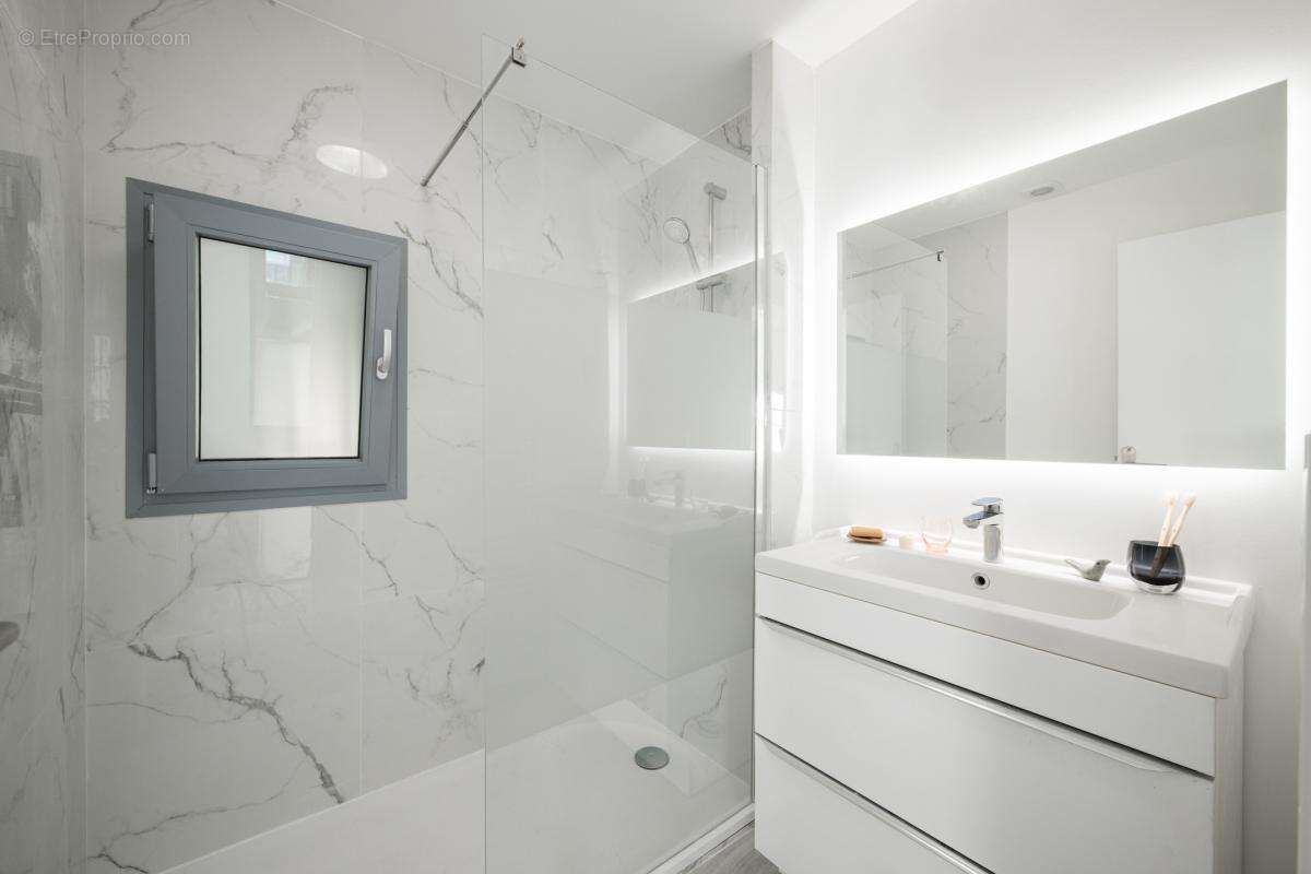 Appartement à TOURRETTE-LEVENS