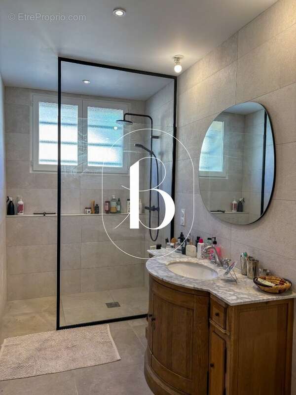 Maison à LAUDUN-L'ARDOISE