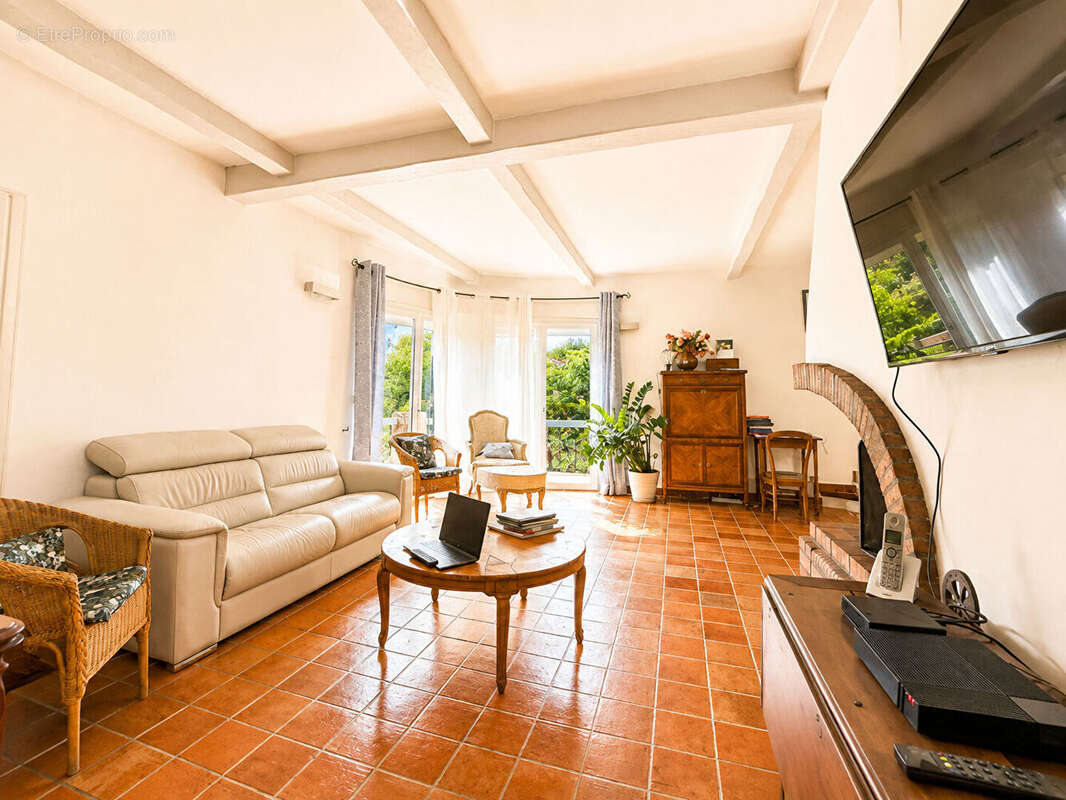**Maison INDIVIDUELLE 4 pièces - 3 Chambres (130m²) ** Jardin  + Piscine** Stationnement & Garage ** Saint Mandrier sur mer (834 - photo 4