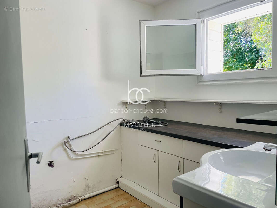 Maison LE TOUR DU PARC - 88 m2 - cadre verdoyant - 1050 m2 de terrain - photo 5