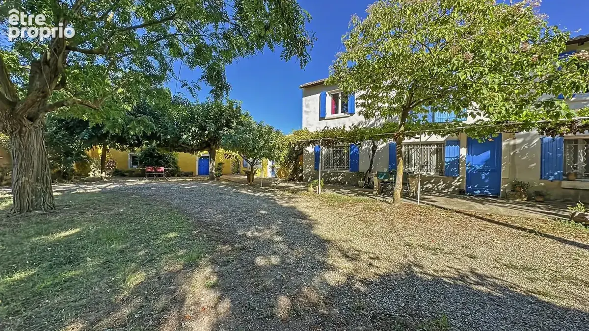 Mas en campagne d'Arles avec habitation familiale, deux gîtes, piscine, dépendances et grand jardin arboré - photo 18