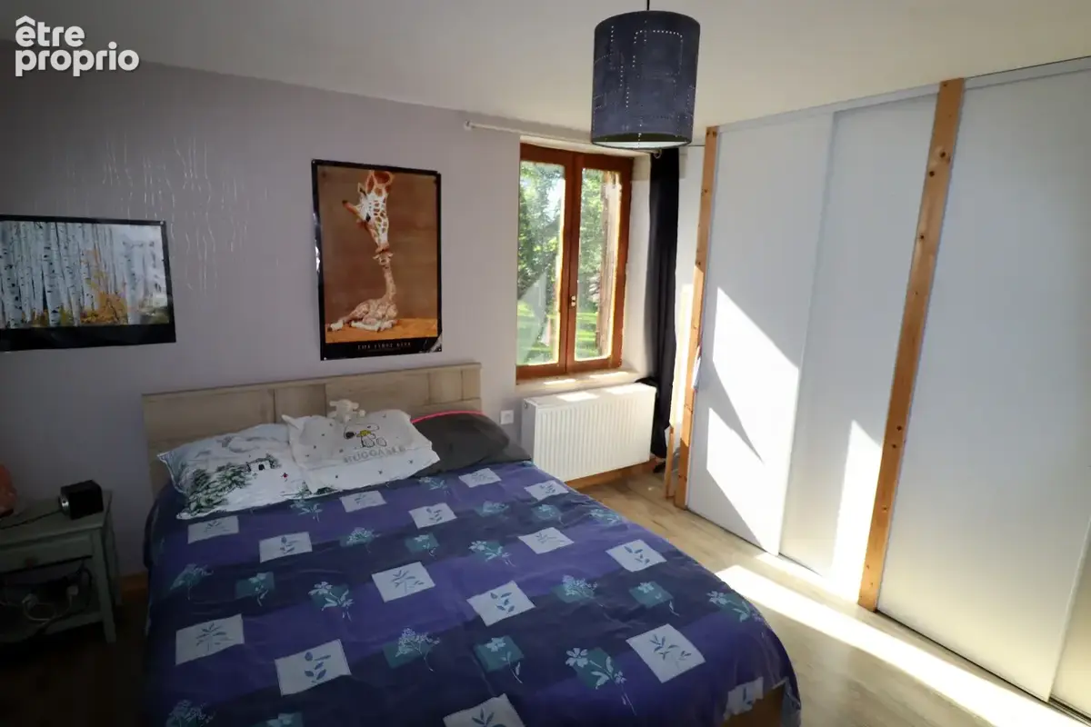 Environnement particulièrement calme avec une magnifique vue dégagée à CURCIAT DONGALON – 181 m² habitables sur 6970 m² de terra - photo 7