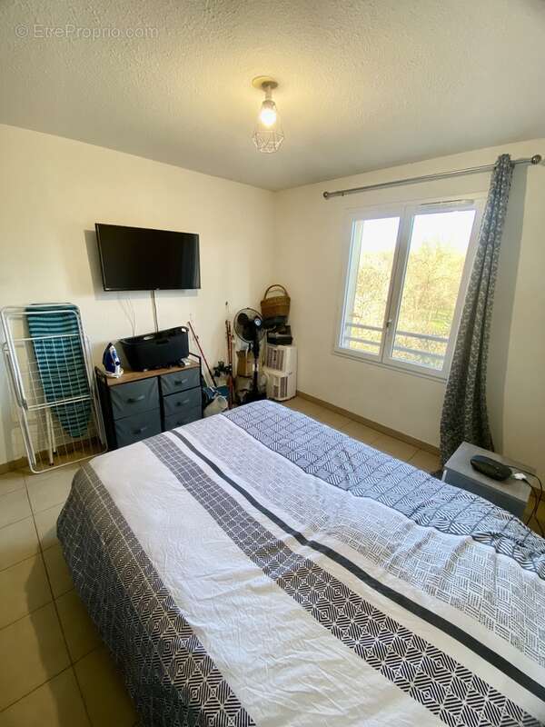 Chambre 1 - Appartement à JUVIGNAC