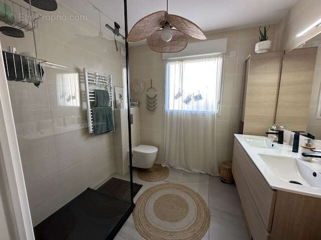 Appartement à SAINT-LAURENT-DU-VAR