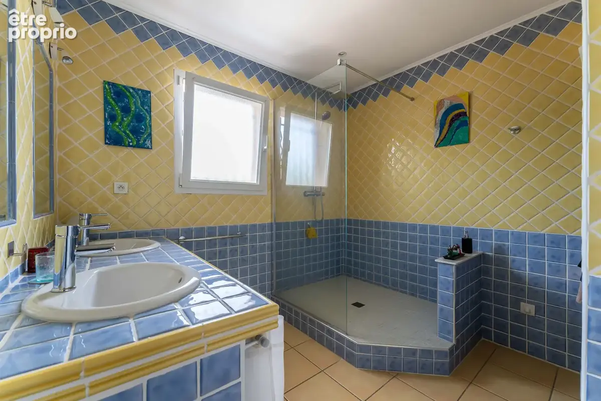 Villa d’architecte avec piscine et jardin paysager de 1 762 m2 - photo 8