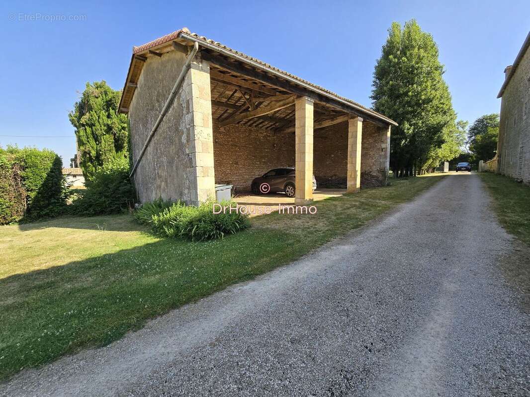 Maison 268 m² à Cherveux  - photo 15