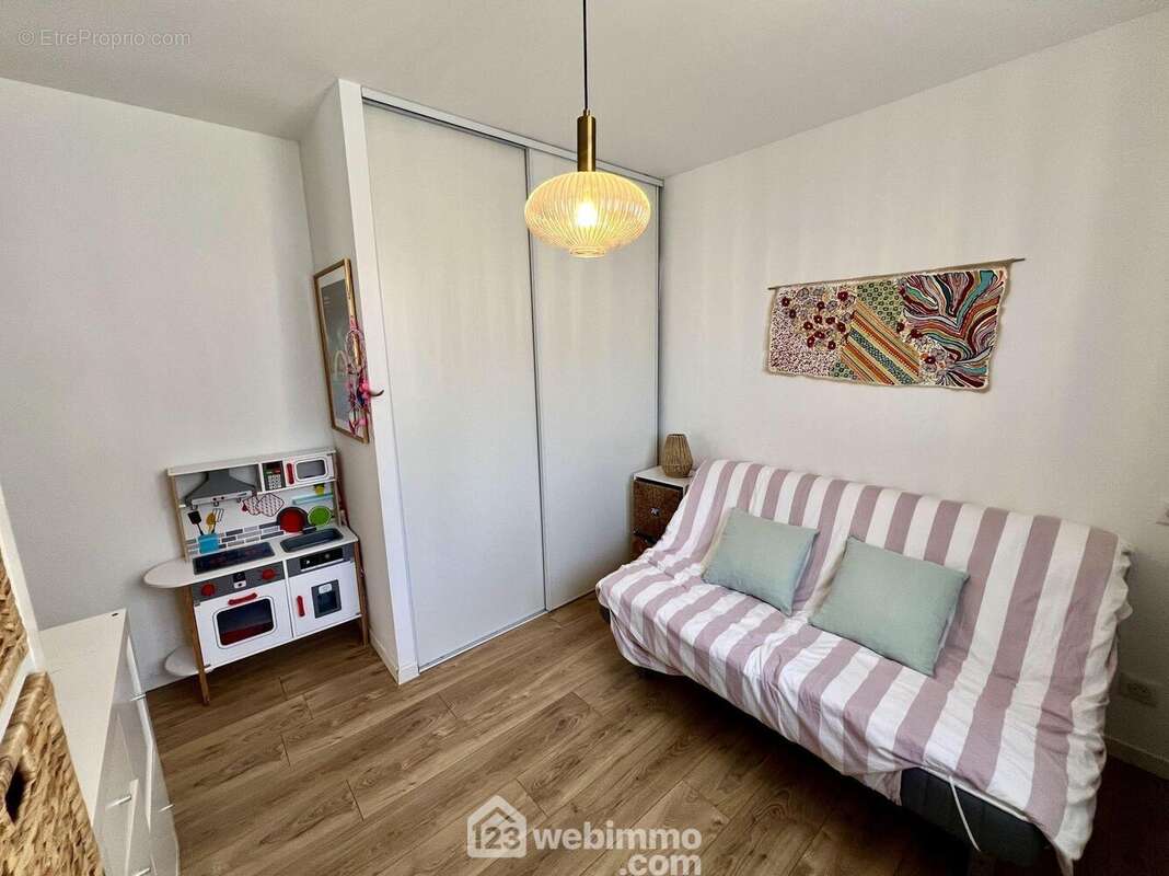 Et une dernière avec placard mural - Appartement à SAN-MARTINO-DI-LOTA