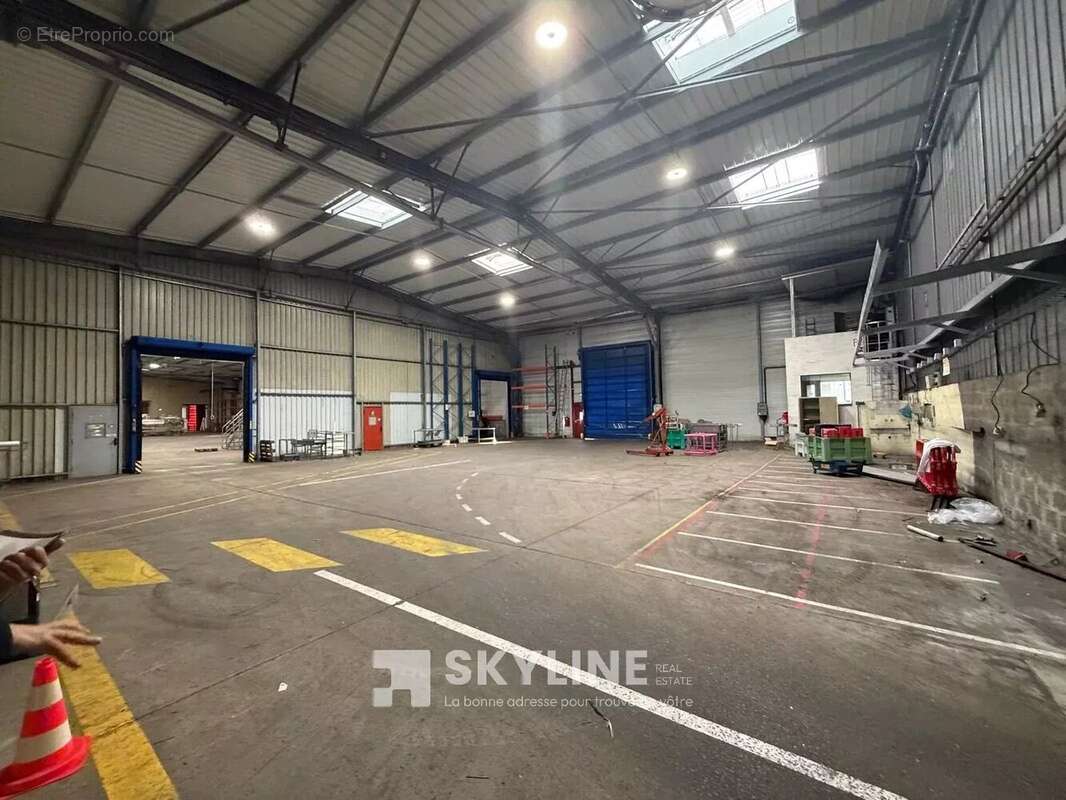 Commerce 23000 m² à Quimper  - photo 8