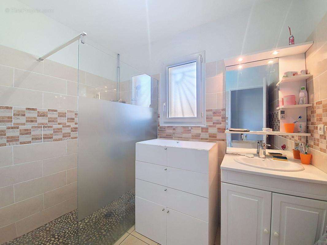 Maison à SAINT-LAURENT-DE-LA-SALANQUE