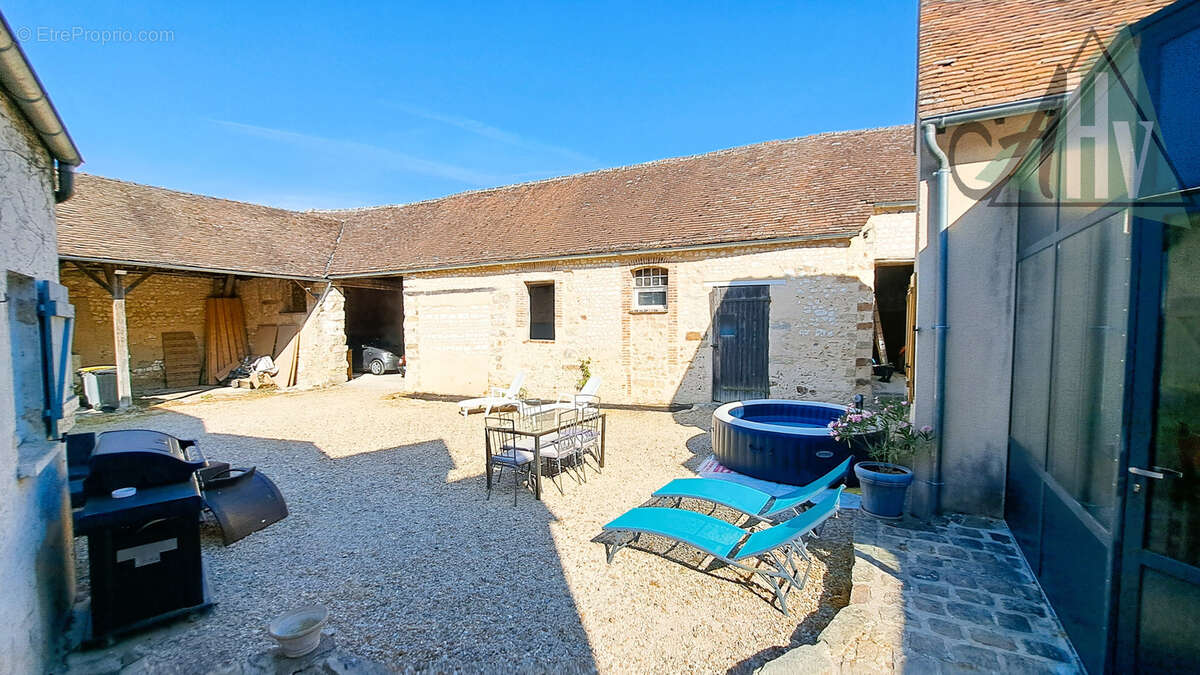 Maison à VINNEUF