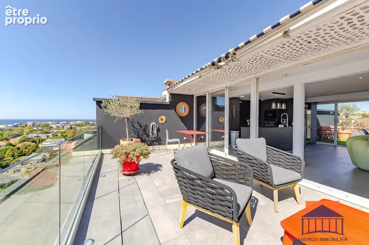 13008 Carré d’or, magnifique penthouse de 114 m2 plus 47 m2 de terrasses, vue mer, dernier étage, au sein d’un - photo 2