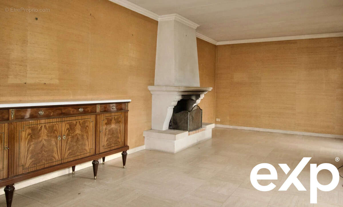 Maison à LE MESNIL-SAINT-DENIS