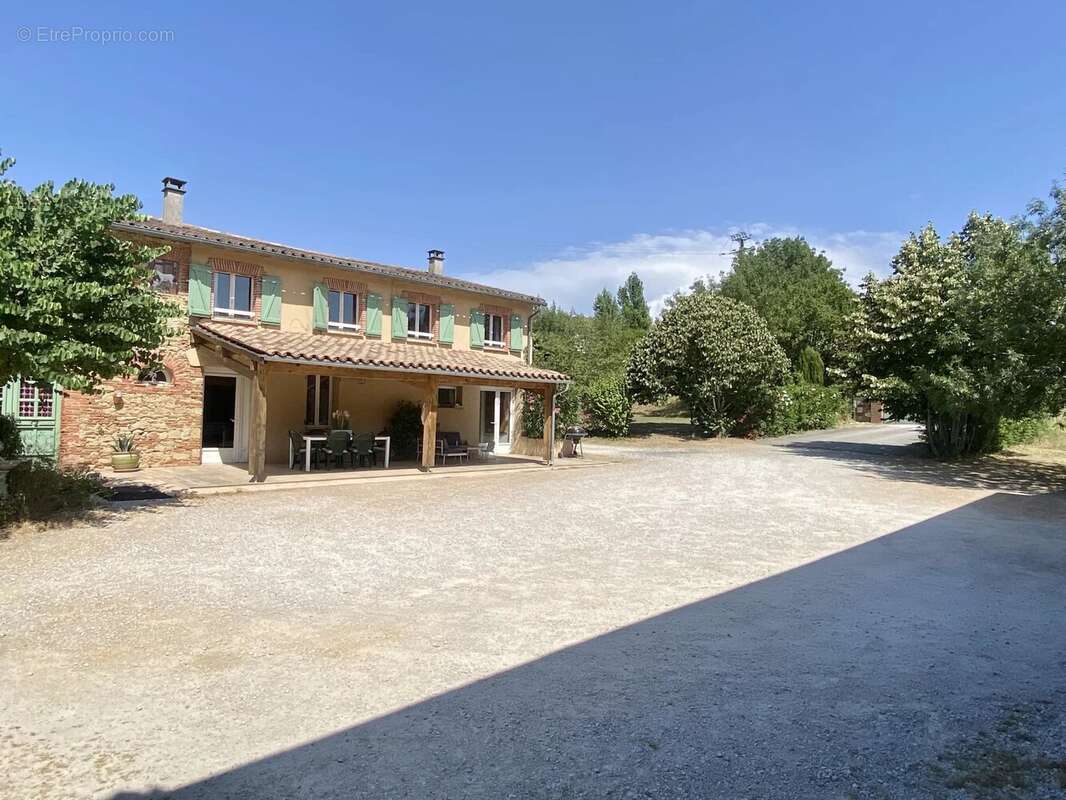 Villefranche, bâtisse de caractère avec chambres d'hôtes, dépendances, jardin et piscine - photo 8