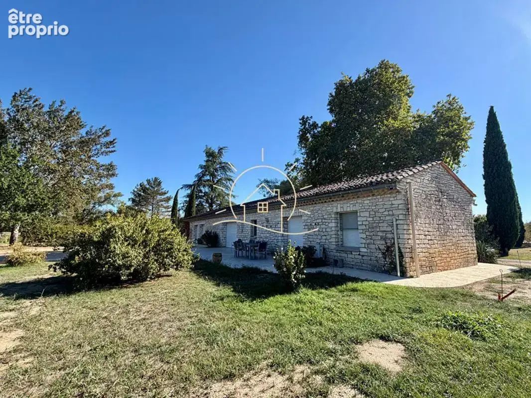 Propriété d'exception à Barjac au coeur de 8 hectares avec lac privé - photo 4