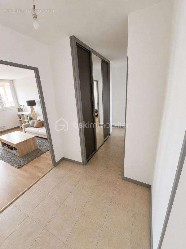 T4 de 78 m² avec ascenseur, balcon, cave et vue panoramique sur les Pyrénées - photo 10