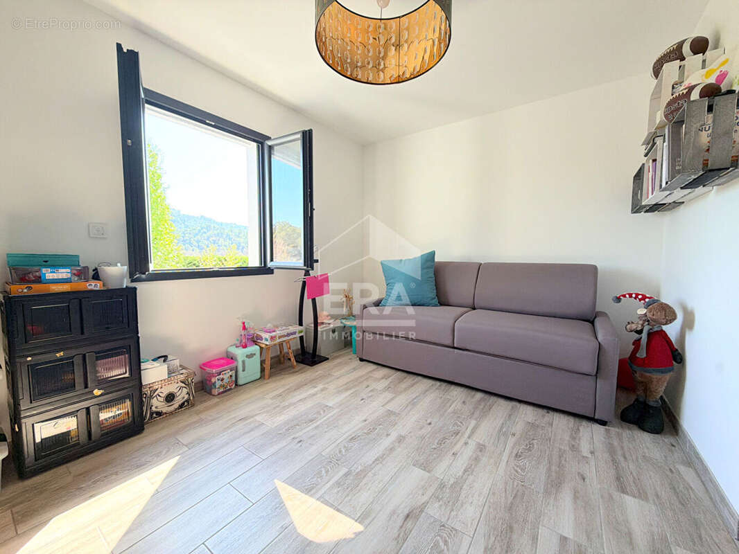 Maison à LE PUY-SAINTE-REPARADE