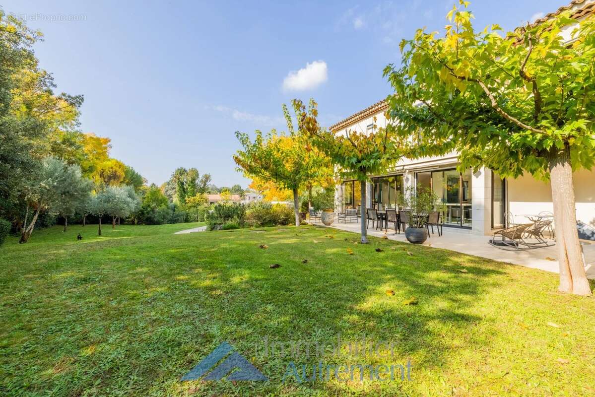 Maison à LE THOLONET