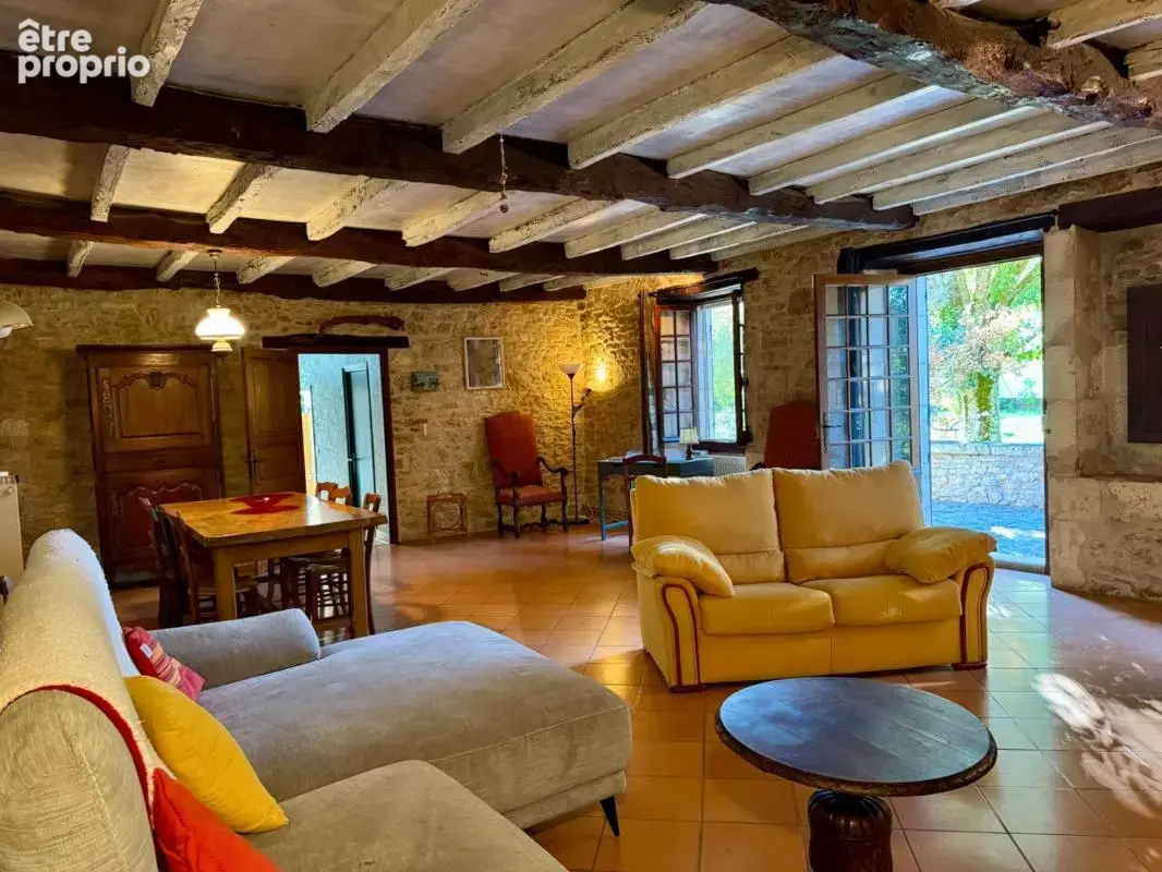 Coulaures (24420) – longère en pierre de 186 m² – 5 chambres – terrain de 3 224 m² – garage et dépendances - photo 7