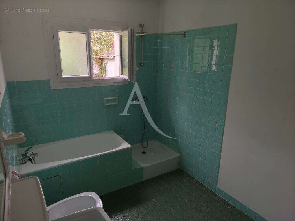 Maison à SAINT-LAURENT-DE-LA-PREE