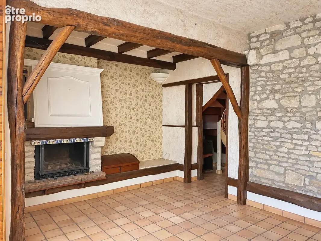 MAISON DE BOURG DE 160 M2 avec Cour et Garage. - photo 3