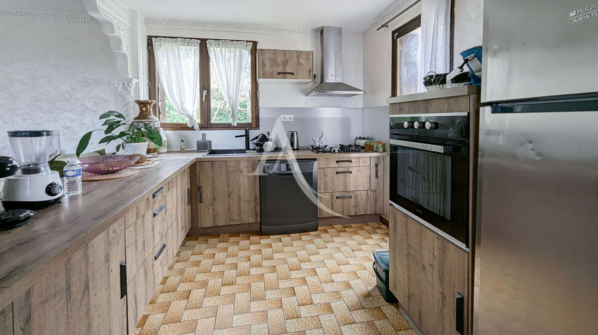 Maison familiale offrant de beaux volumes intérieurs - 5 chambres - 163 m2 - photo 4