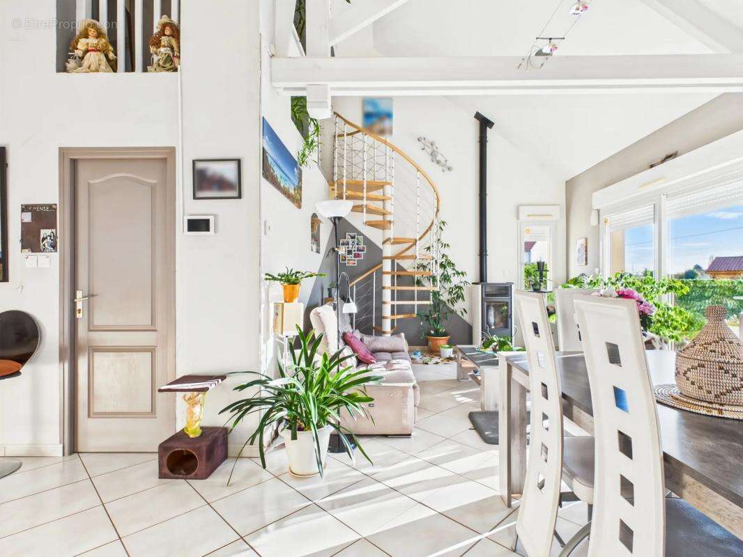 Maison à SAINT-MAURICE-EN-RIVIERE