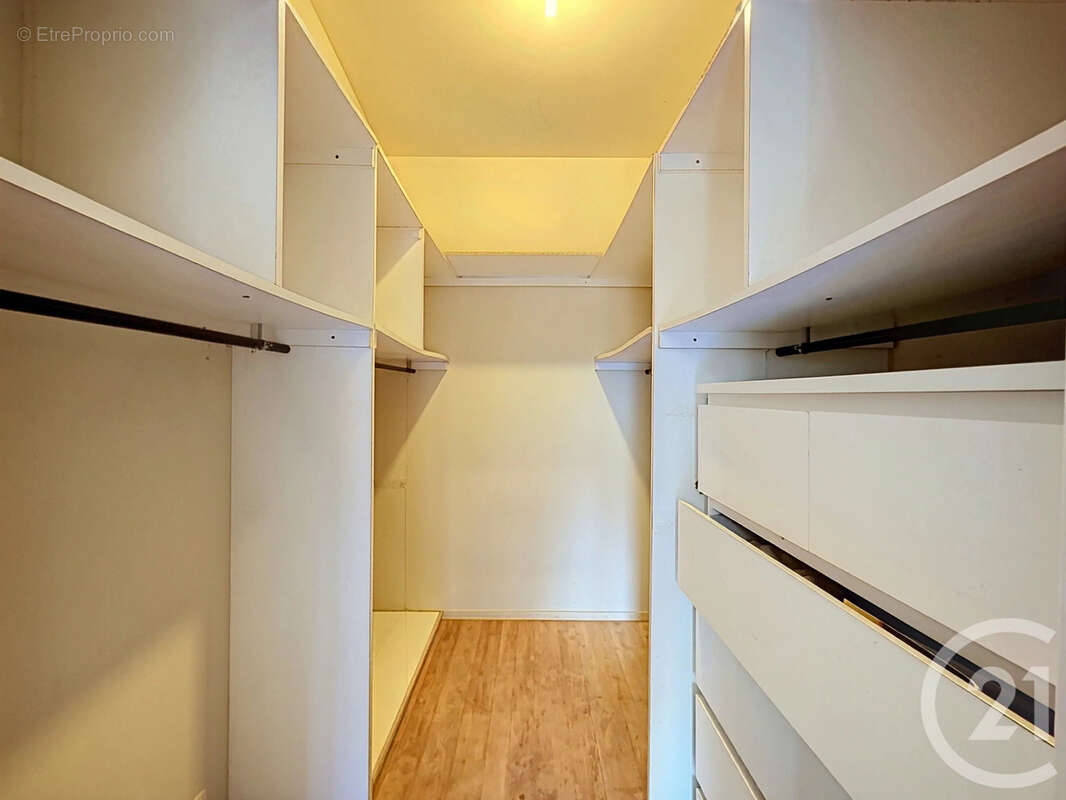Appartement 96 m² à Nandy  - photo 7