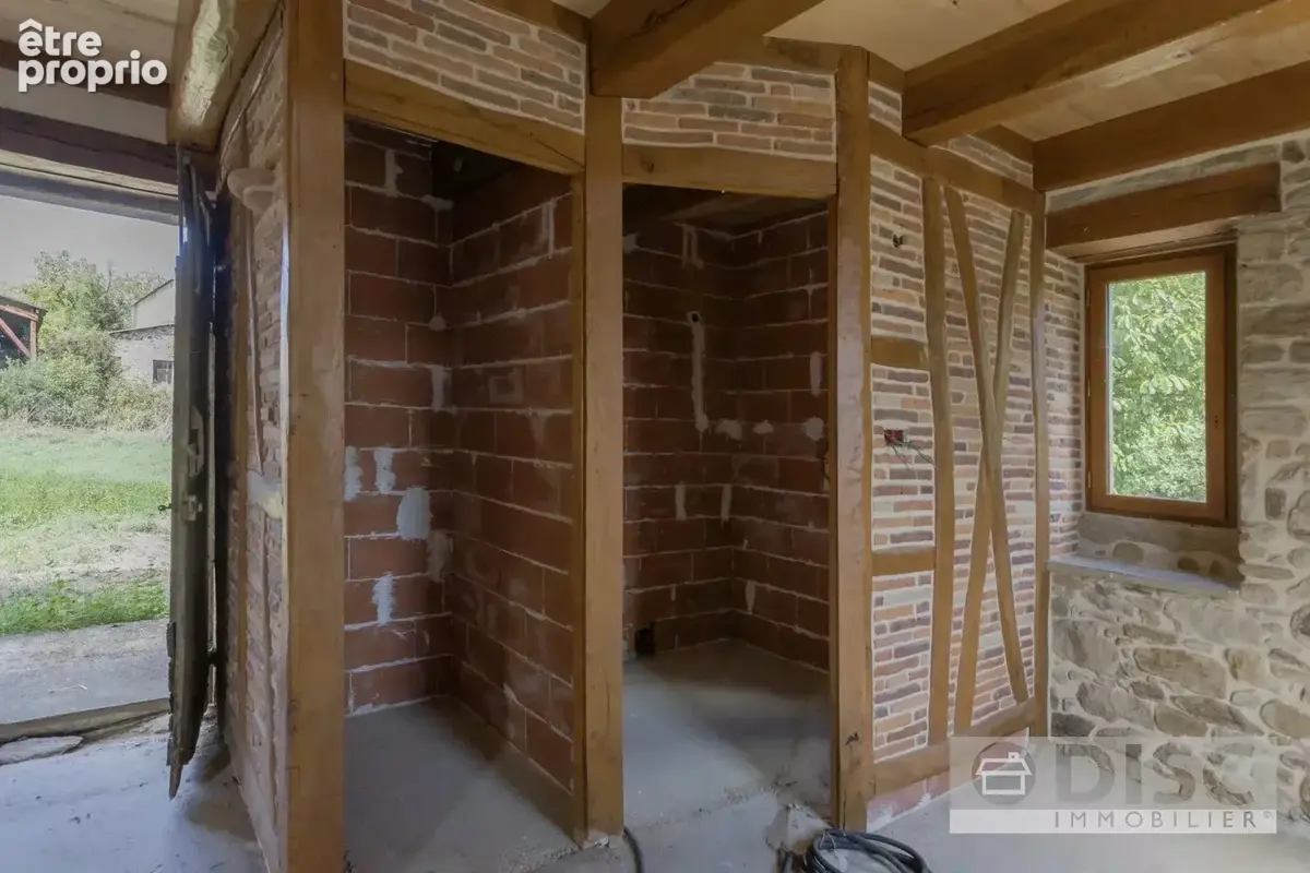 Maison rénovée en partie avec beaucoup de potentiel. - photo 4