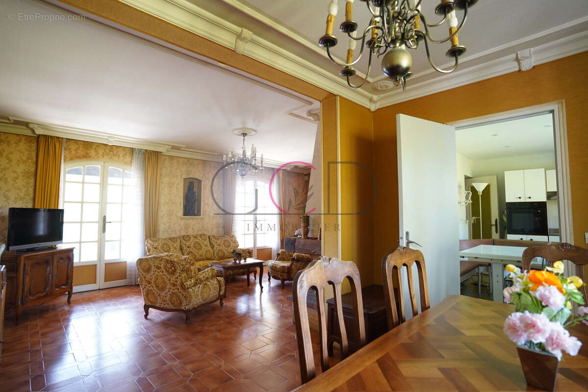 Maison à VENTABREN