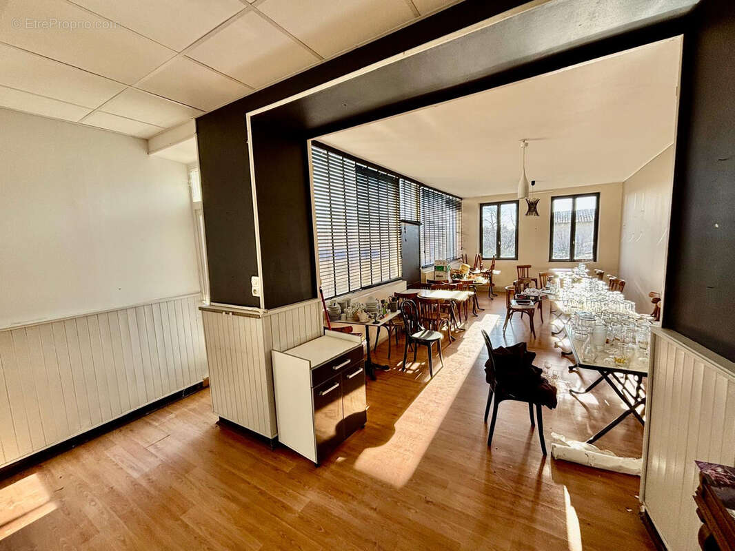 Commerce à TAULIGNAN