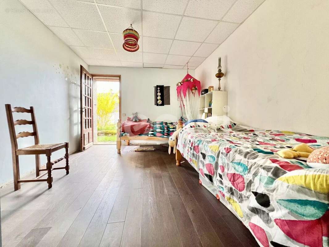 Maison à SAINT-CLEMENT-DE-REGNAT