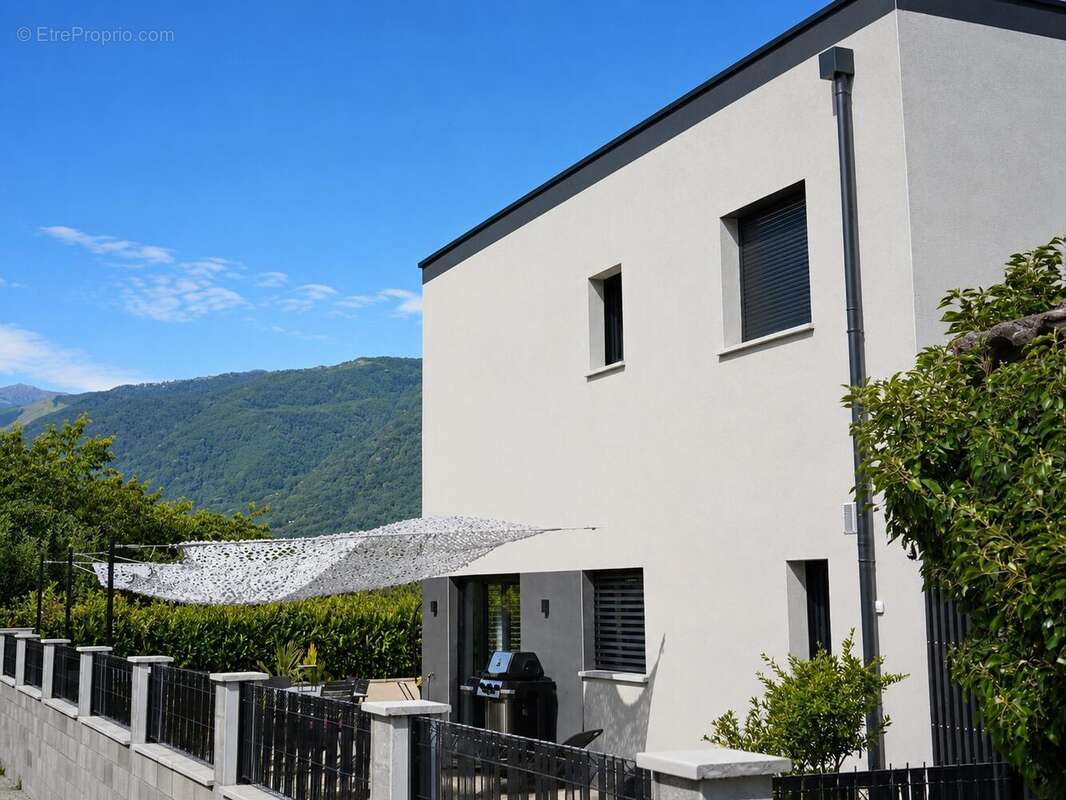 Maison à SAINT-GENIS-POUILLY
