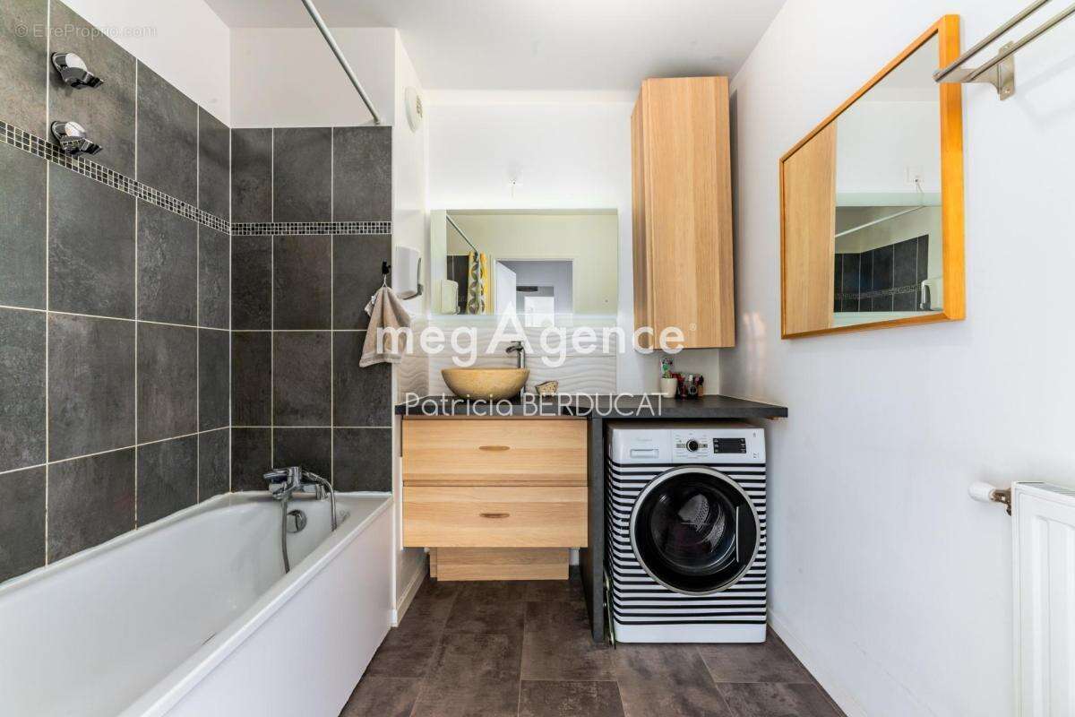 Appartement à SAULX-LES-CHARTREUX