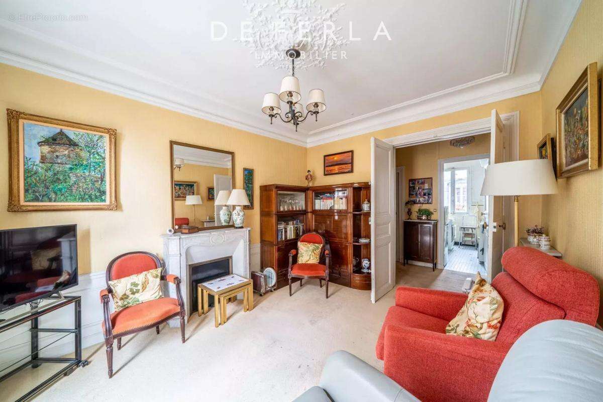 Appartement à PARIS-7E