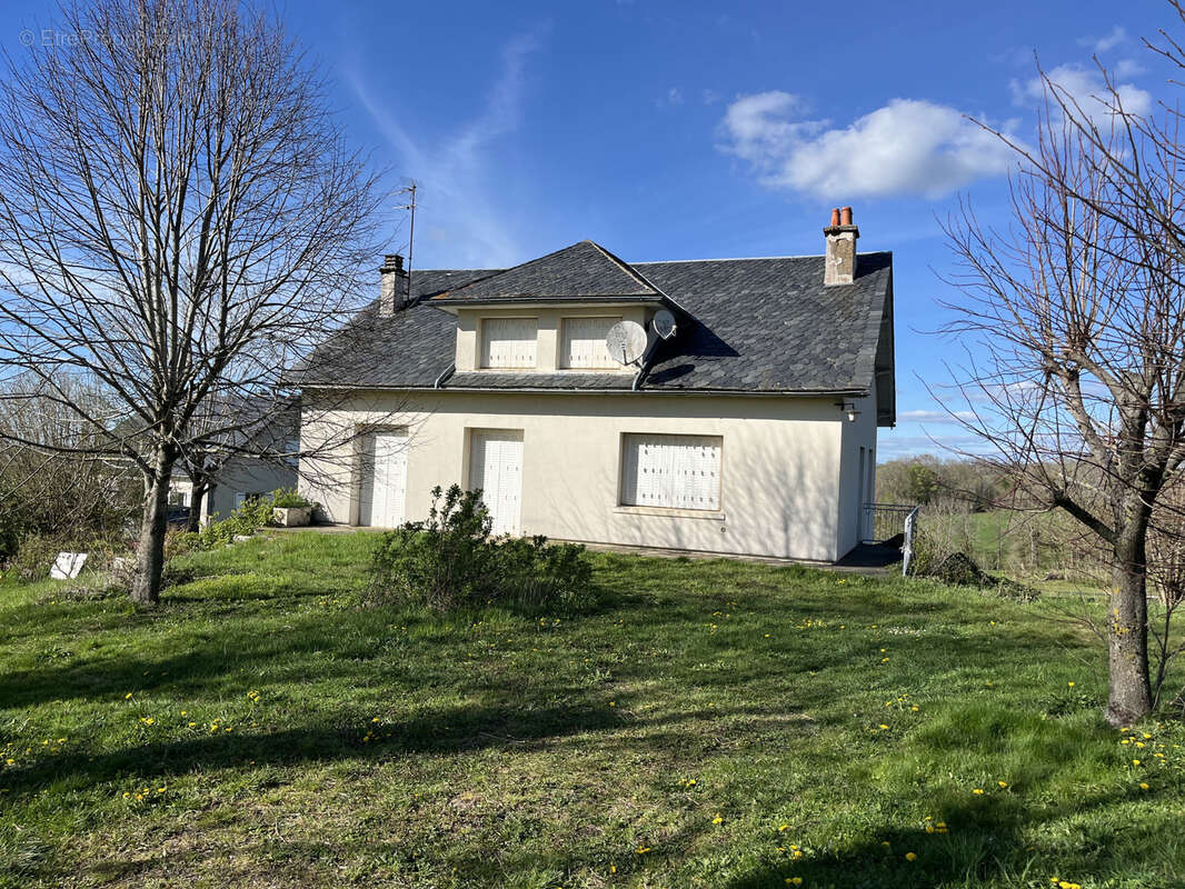 Maison à ANGLARDS-DE-SALERS