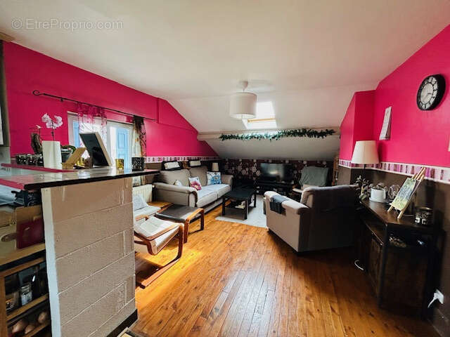 Appartement à SAINT-PRIEST-EN-JAREZ