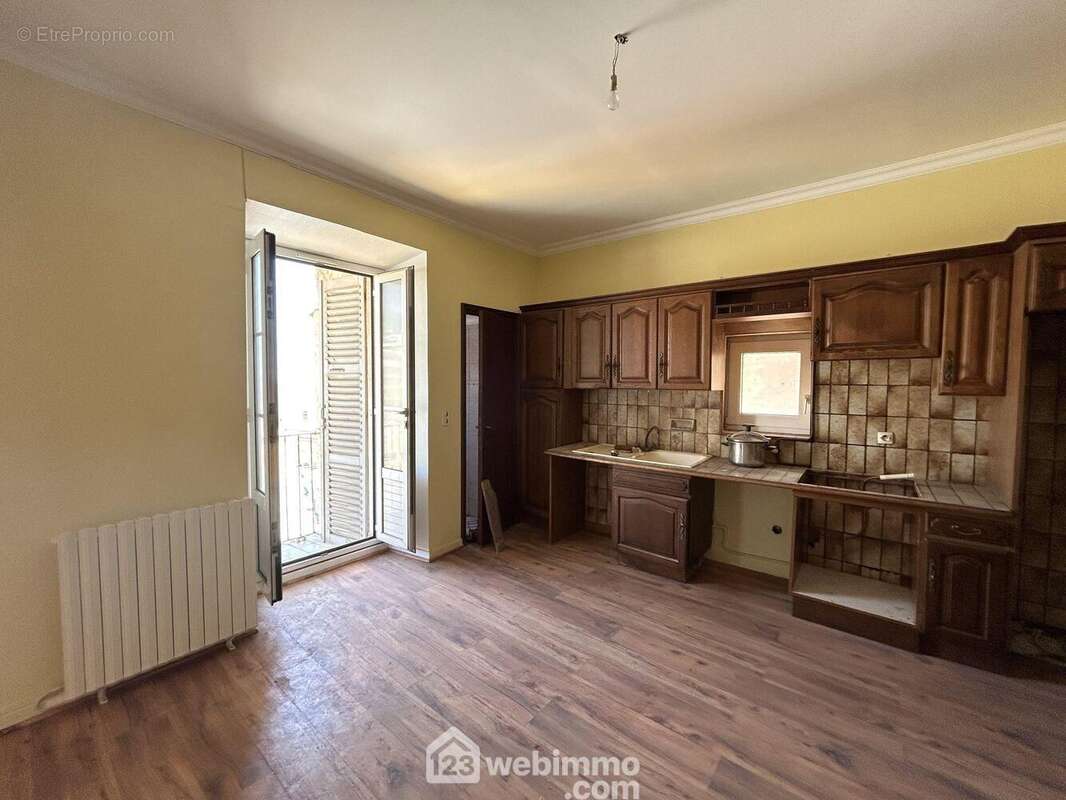 Une cuisine de 16 m2 - Appartement à SAN-MARTINO-DI-LOTA