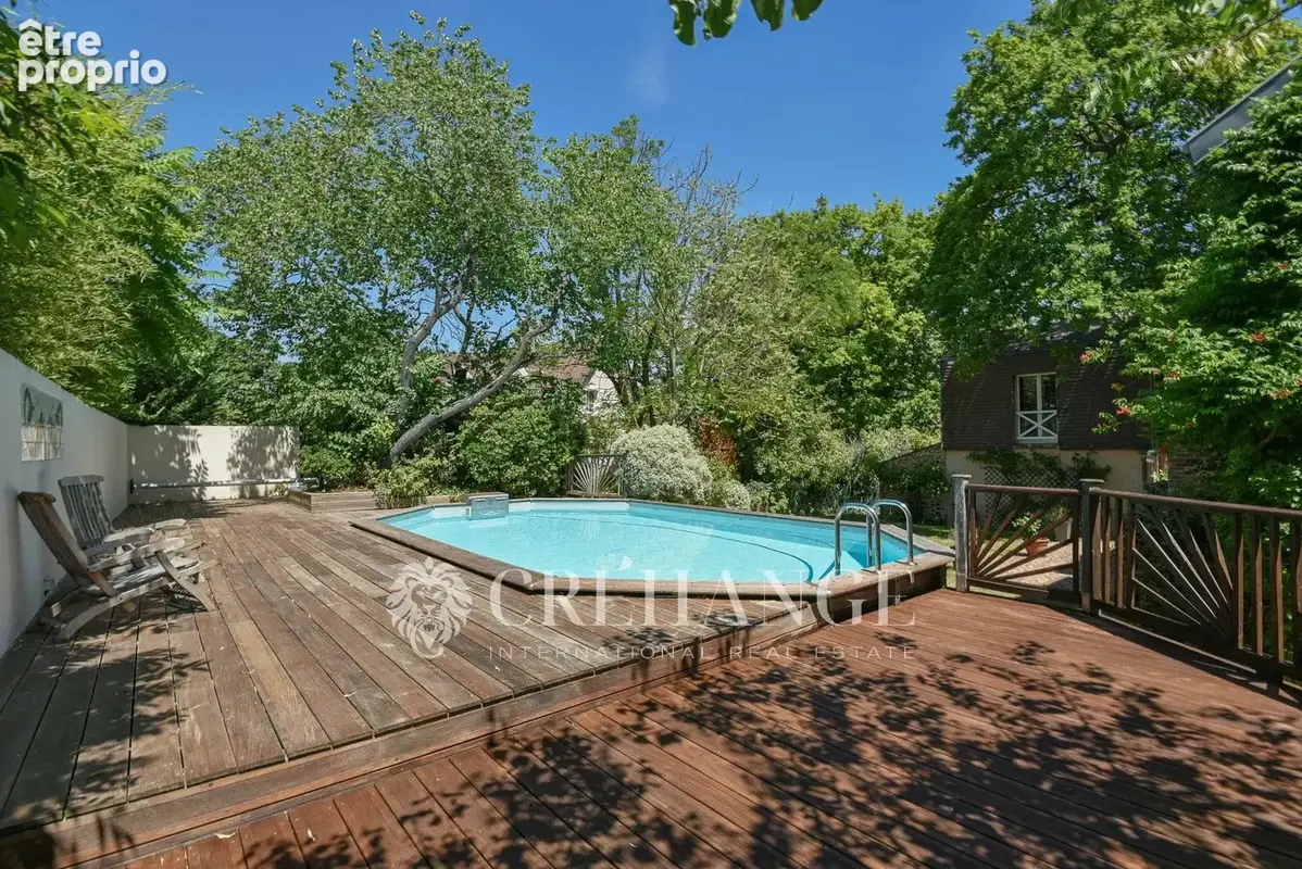LE VESINET - LAC INFERIEUR - Maison familiale 262 m² - Jardin 1250m² - Piscine - photo 4