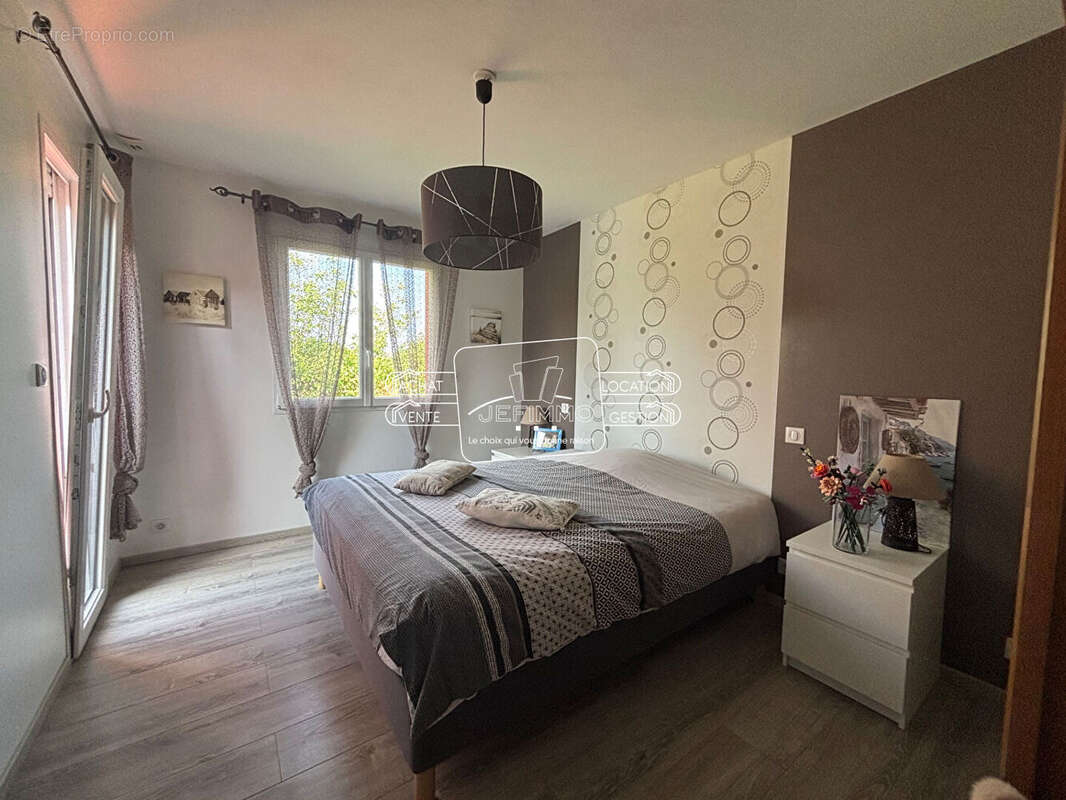 Maison à LA CHAPELLE-BASSE-MER